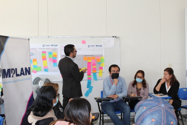 Participación de docentes y alumnos en el taller 